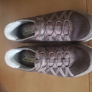 New Skechers air-cooled memory foam 9.5